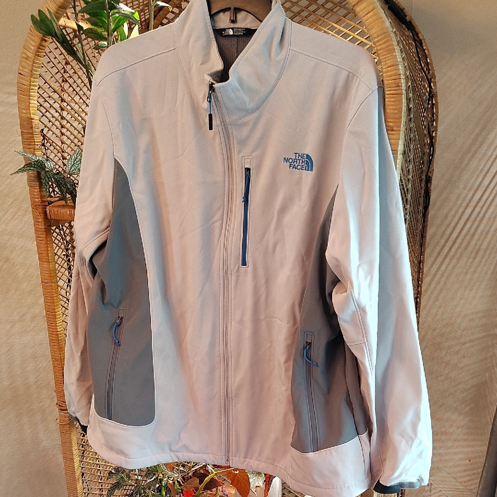 The North Face Men's 3XL Light Gray Softshell Jacket